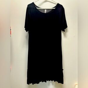 Zenana Outfitters Black knee length dress with pockets.  Size 2X.